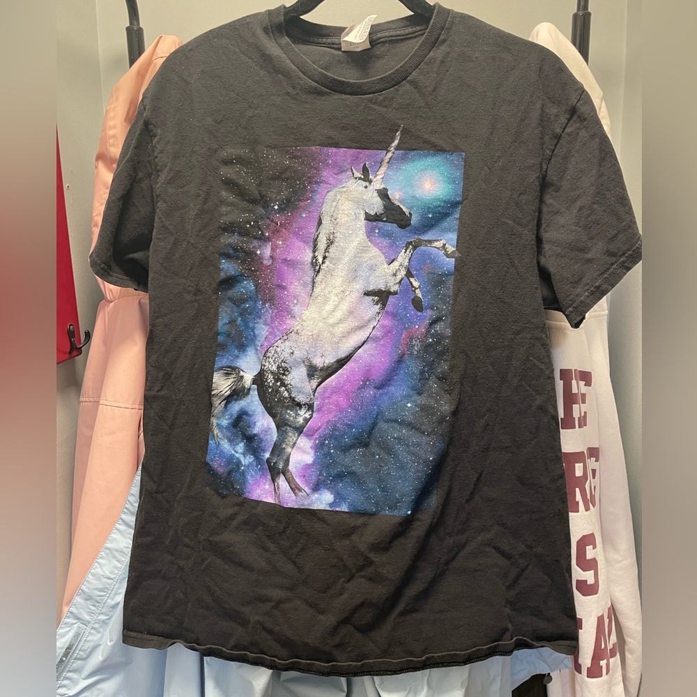 Unicorn black t-shirt
